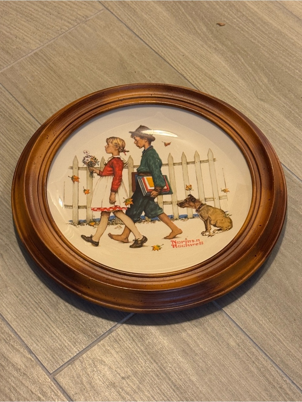 One set of 4 Round wall plate frames - Picture 3 of 3